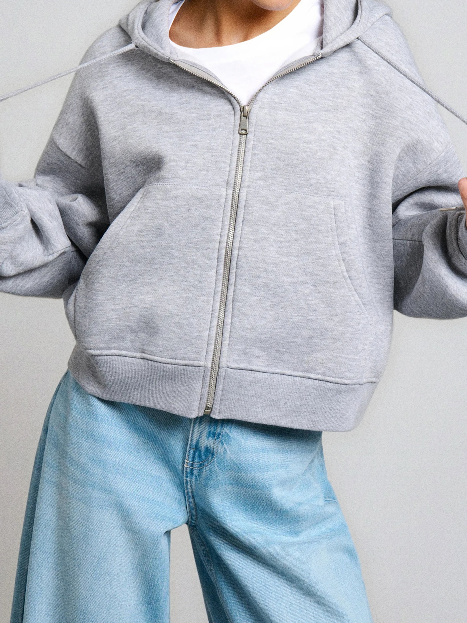 Bluza z kapturem z zapięciem