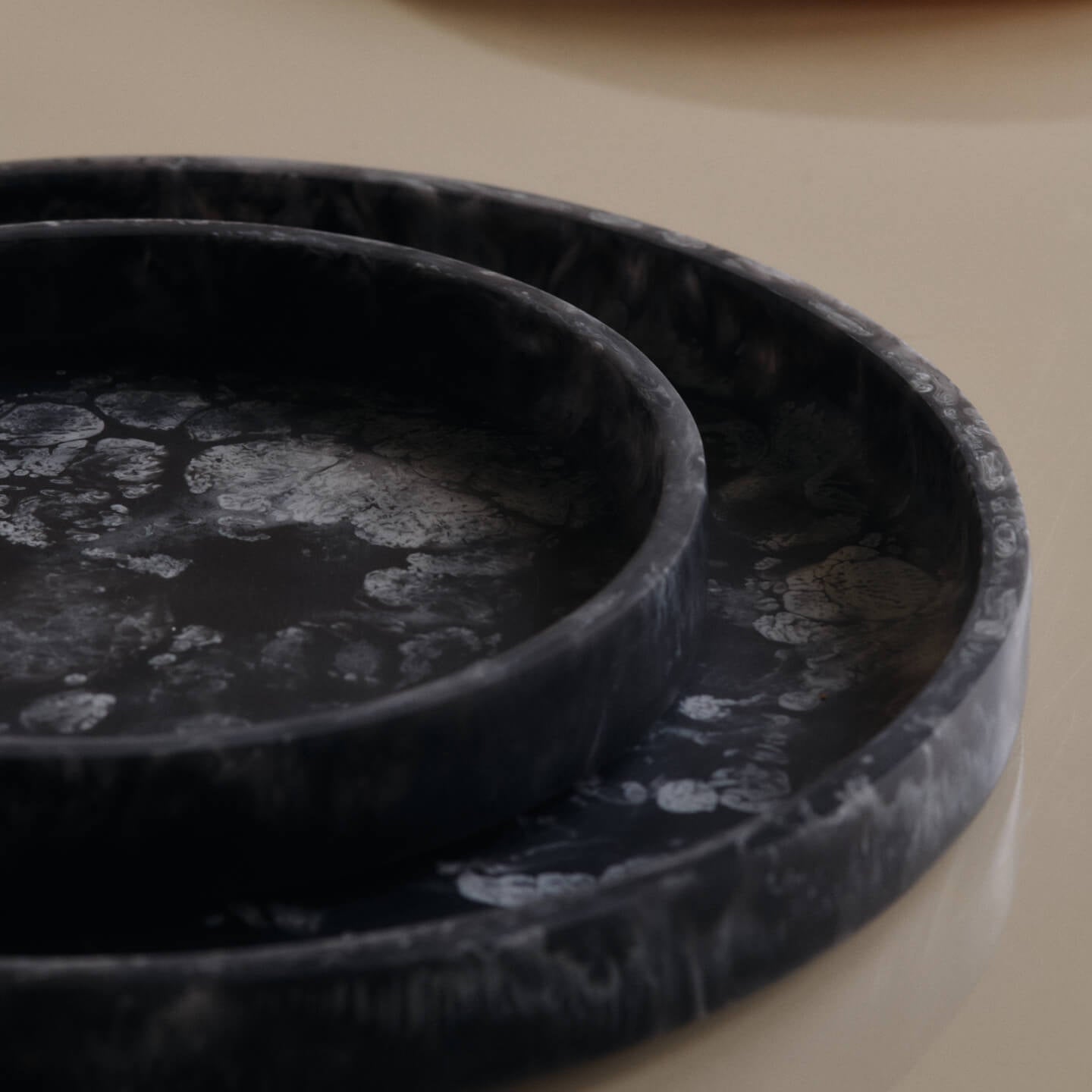 Ferm Living Mist Dienblad - Ø 20 cm - Charcoal