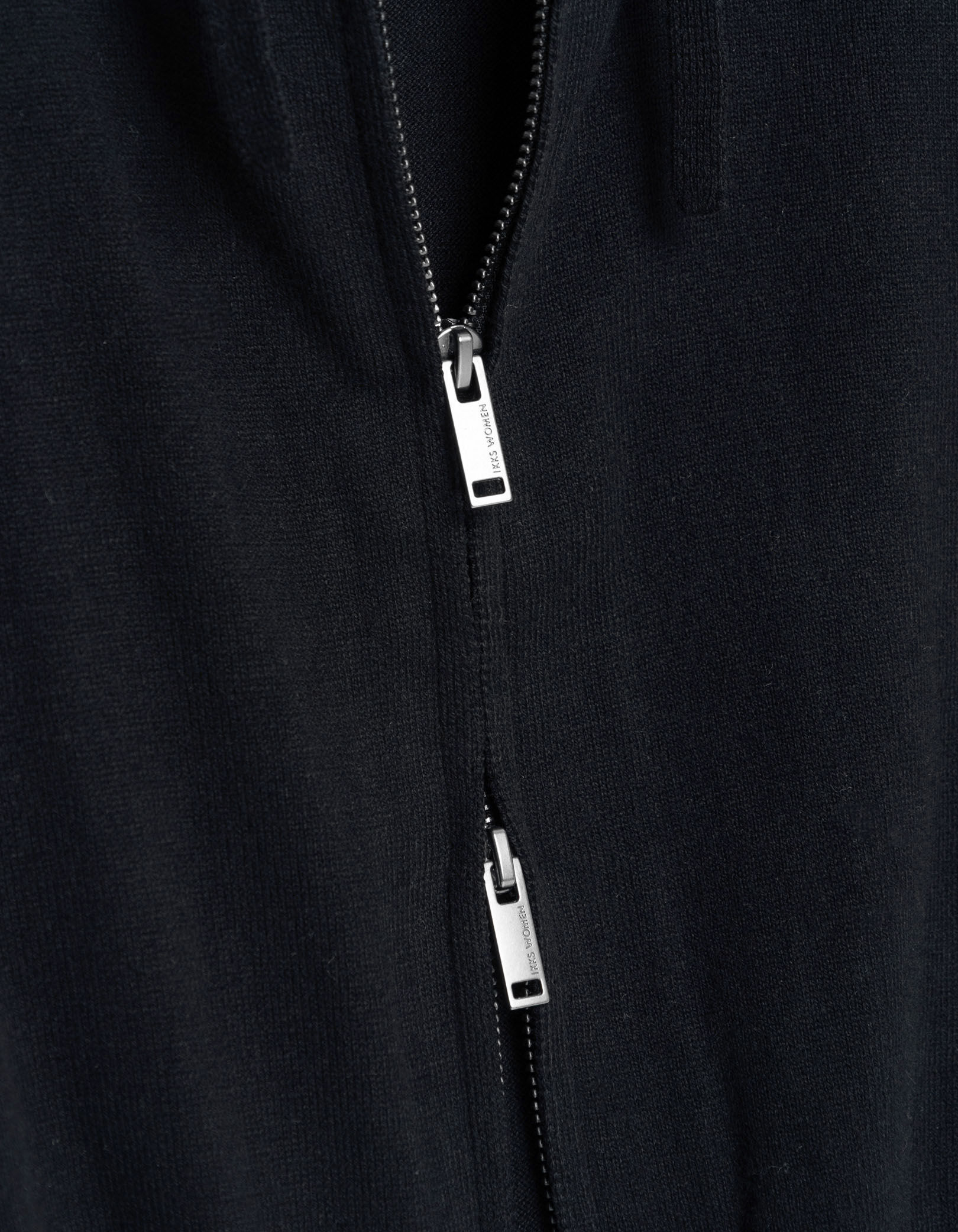 Cardigan capuche noir tricot chiffres strass dos Femme