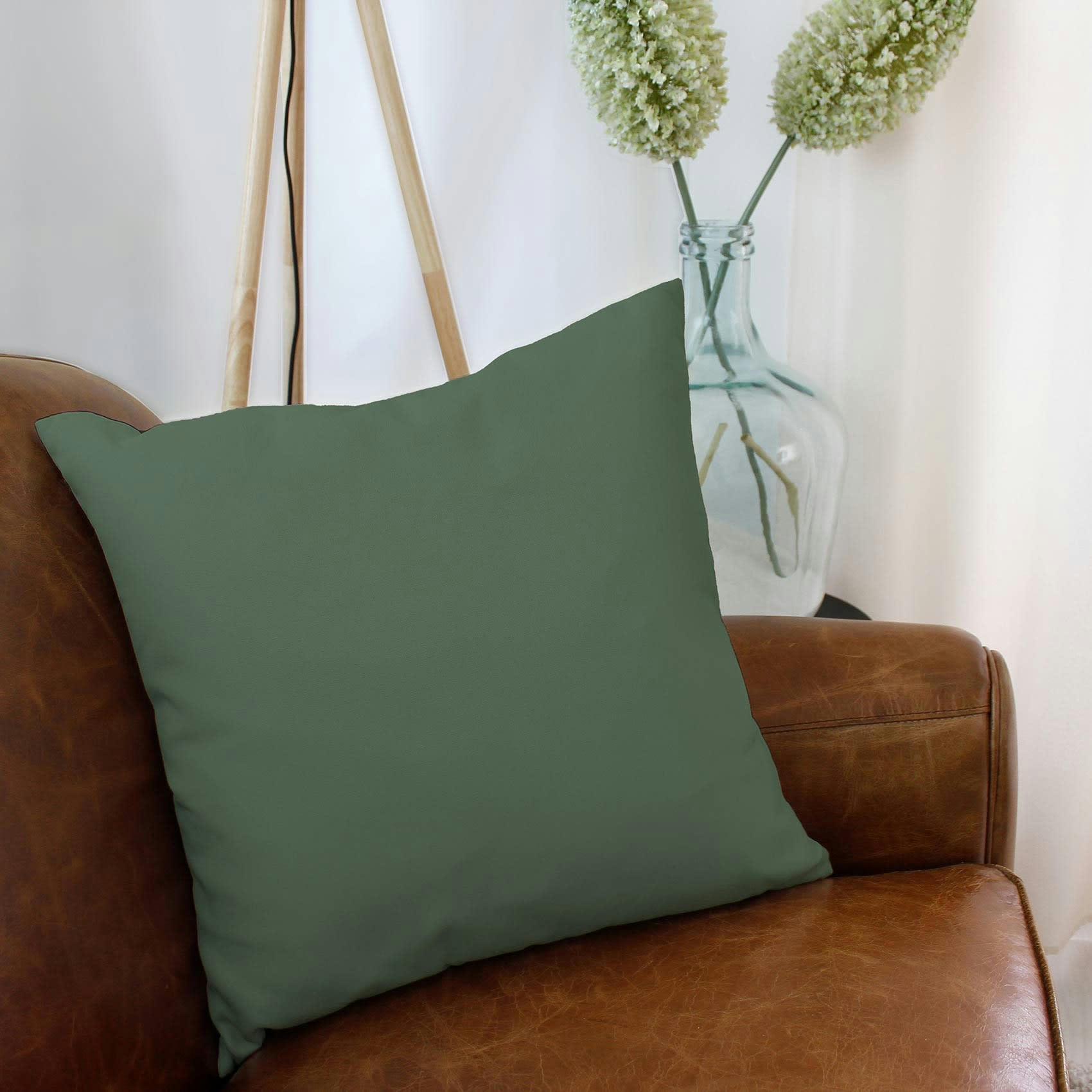 - Coussin uni et déhoussable polyester sauge 50x50 cm