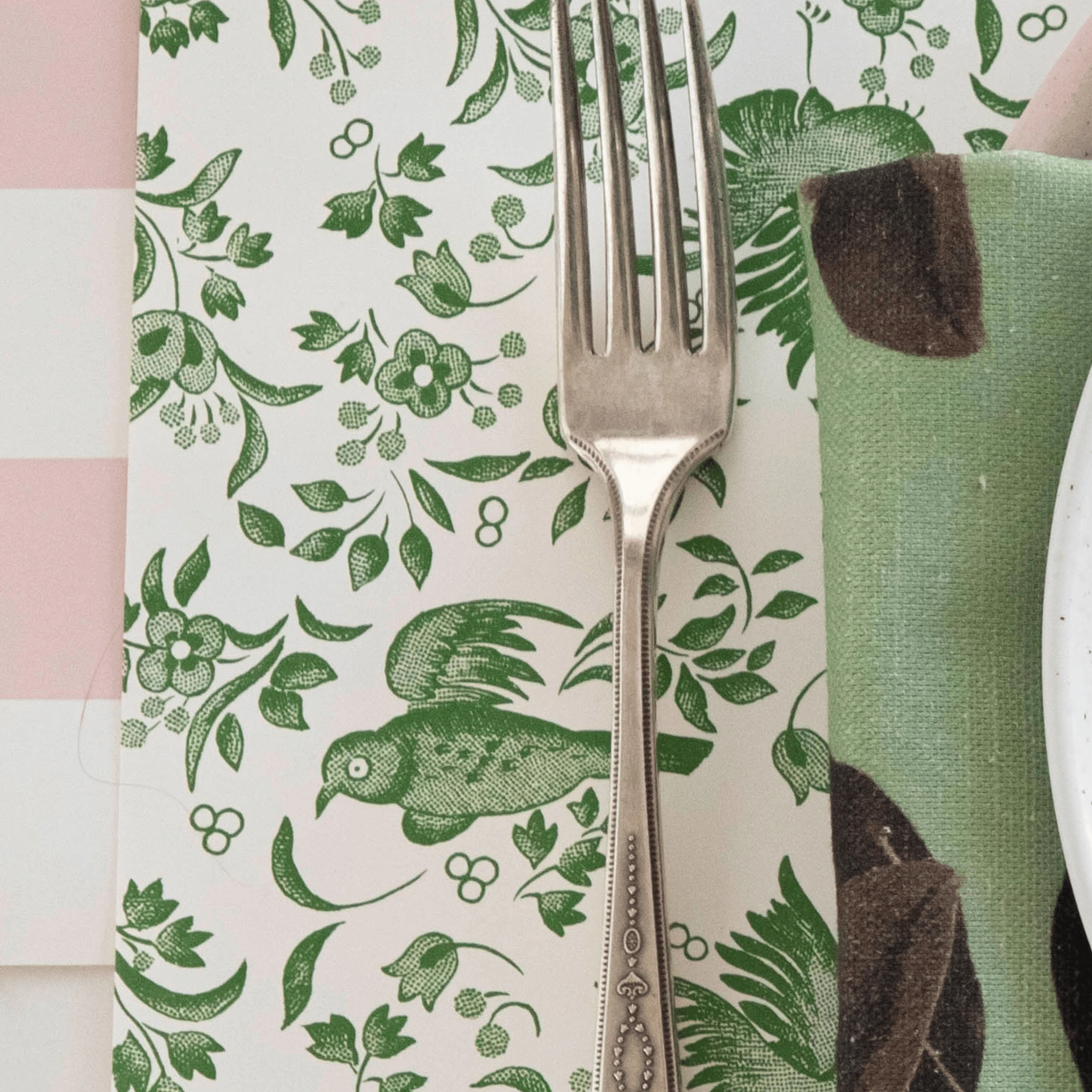 Burleigh x Hester & Cook Green Regal Peacock Paper Placemats, Pack of 18
