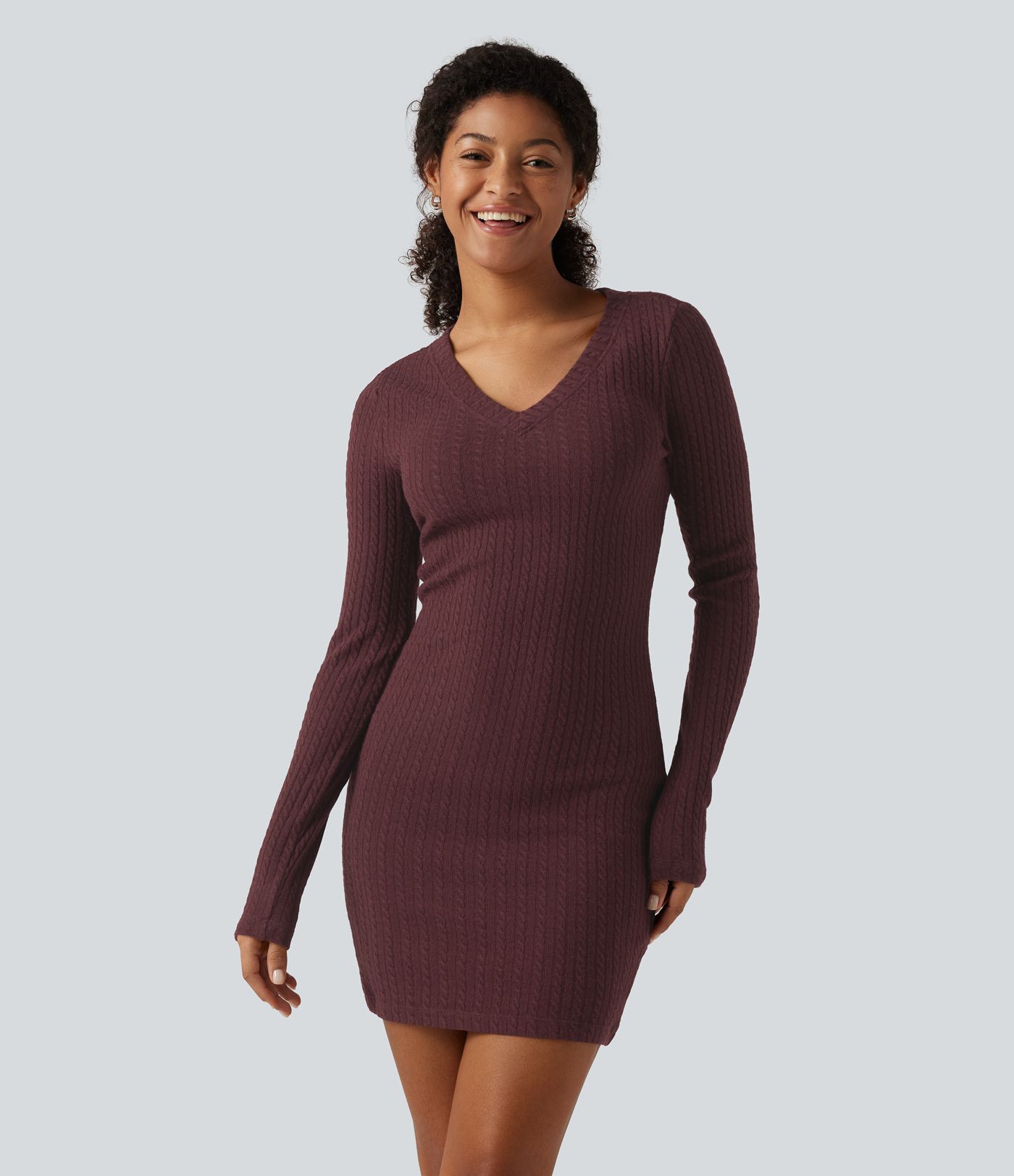 Robe mini moulante à col V et manches longues