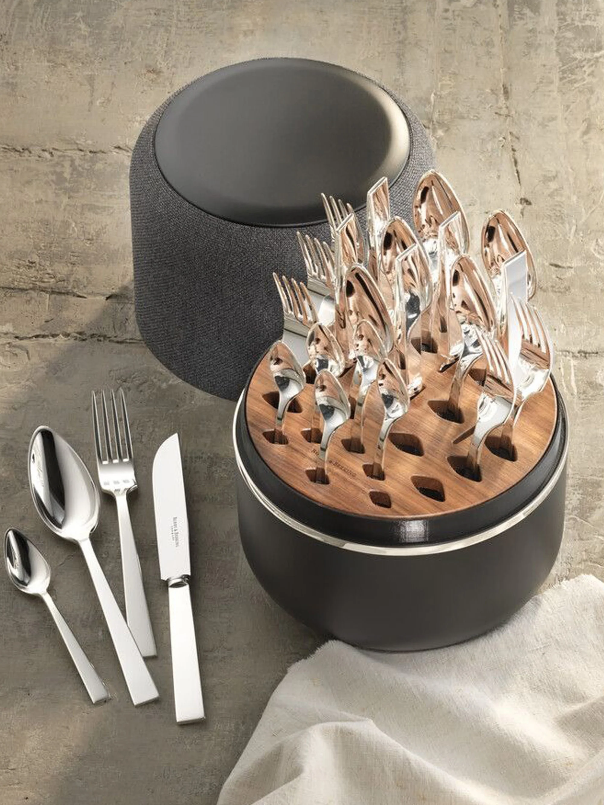 Handgefertigtes hochglanzpoliertes Besteck-Set Riva in Box, 6 Personen, 24er-Set