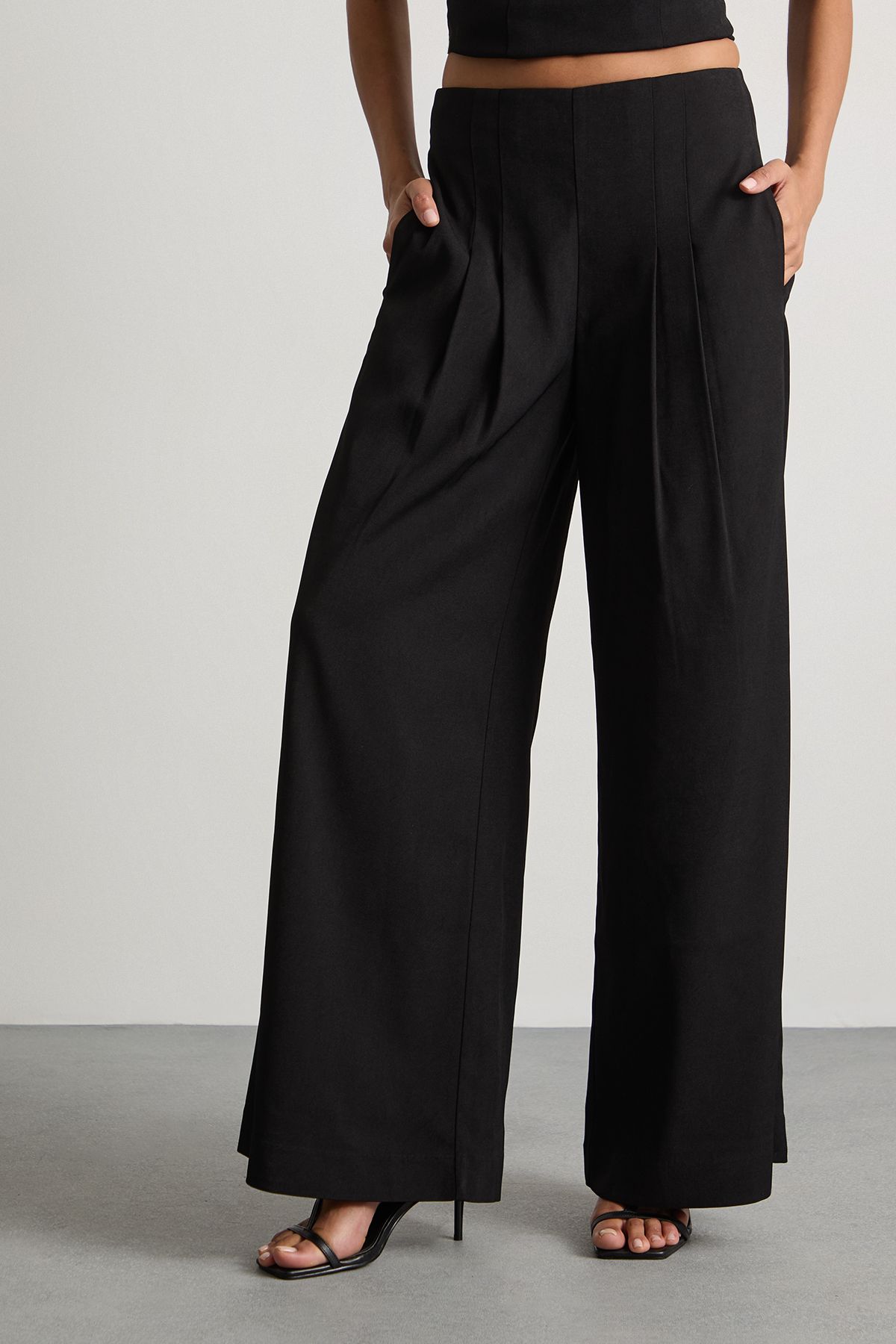 Warehouse Extreme High Waisted Wide Leg Pleated Tailored Trousers
