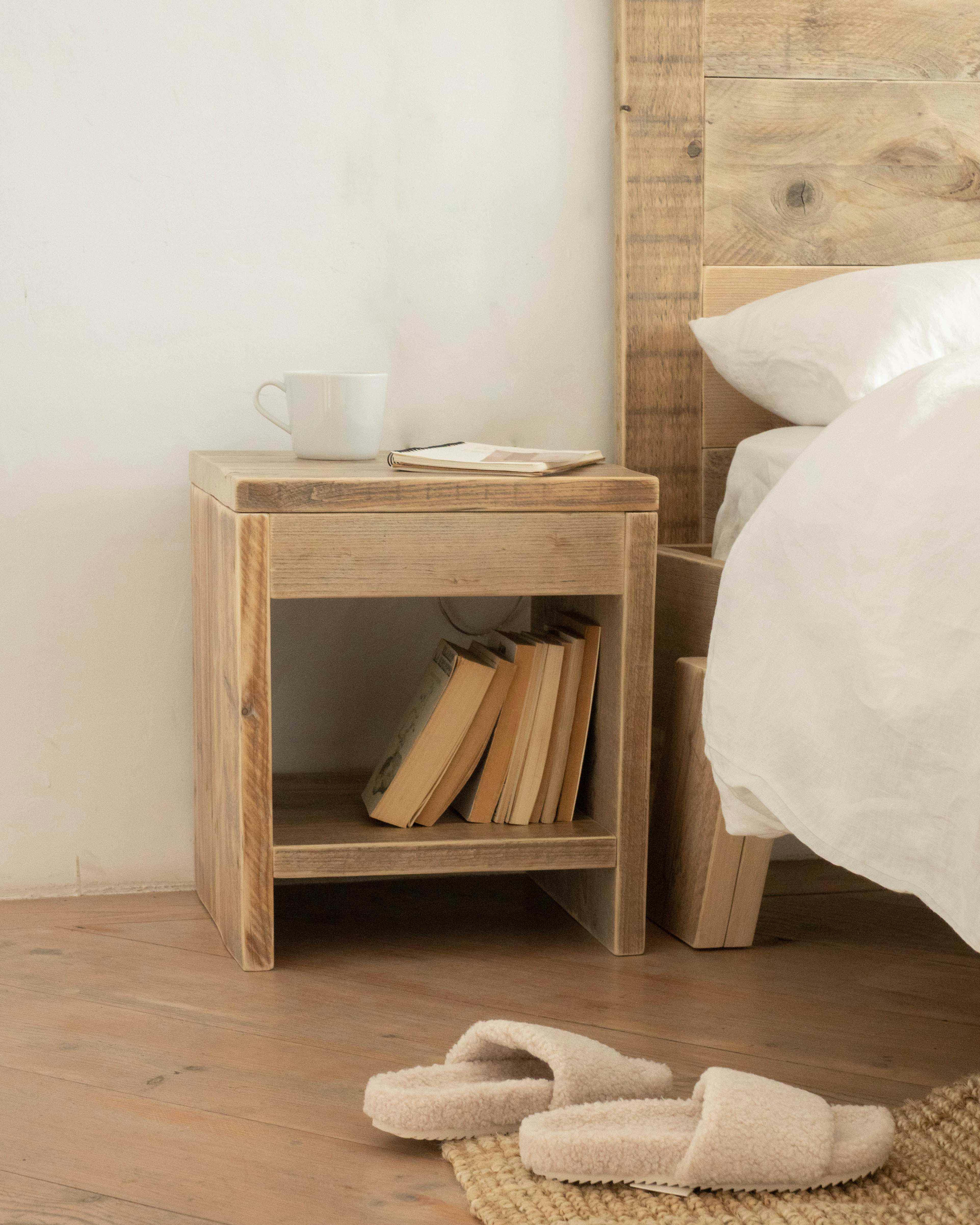 STELLA - Table de chevet en bois de couleur beige