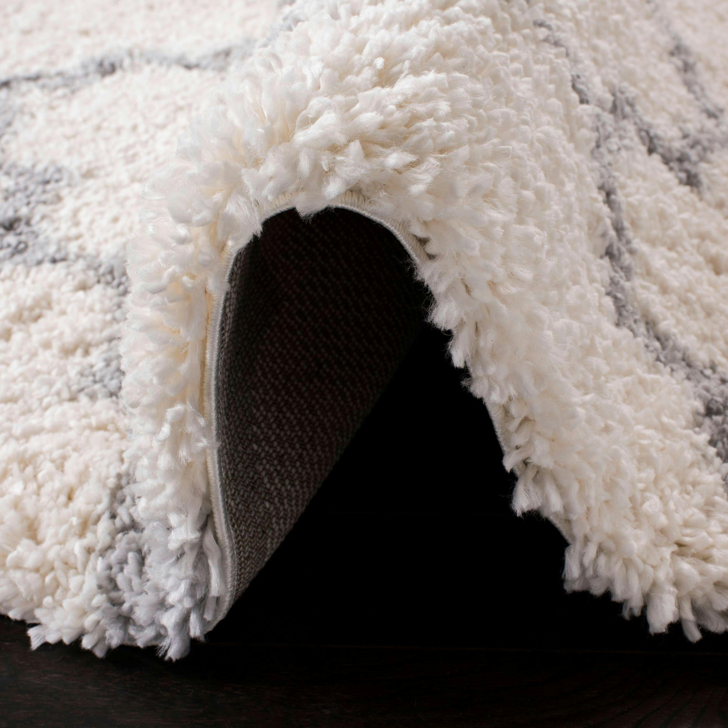 Safavieh Fontana Shag 818 Rug, Cream/Grey