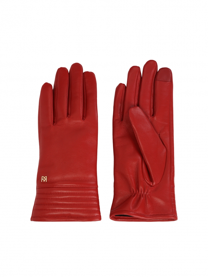 Red gloves in smooth leather with striking quilting