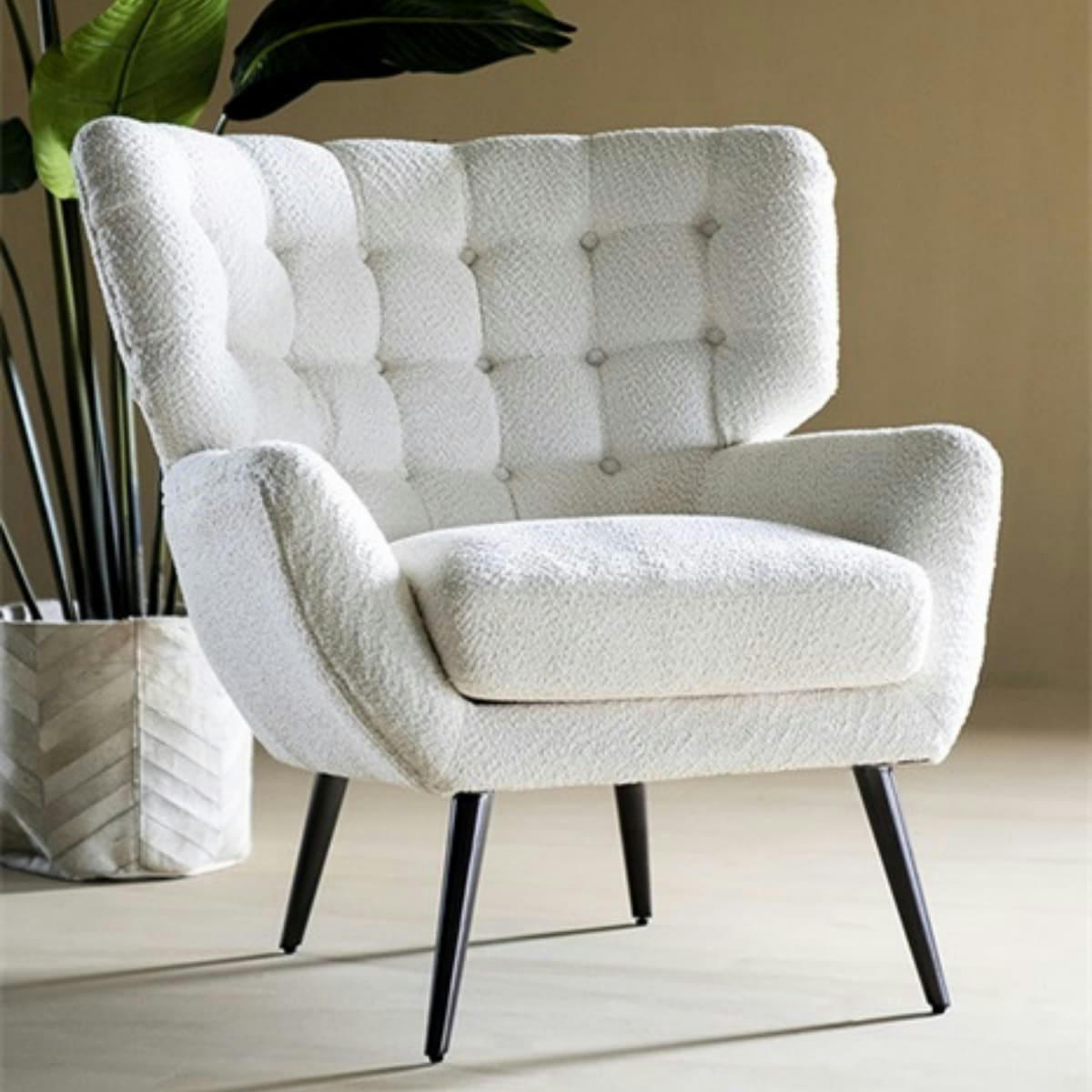 PIPOU - Fauteuil haut dossier en tissu bouclé blanc