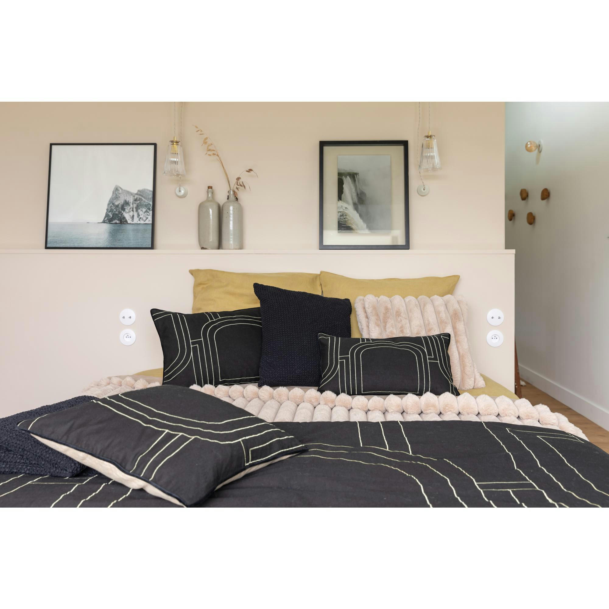 JADEN - Coussin  en coton caviar 40 x 65