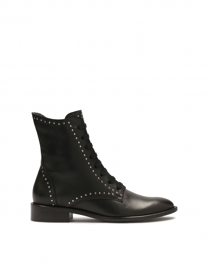Black boots decorated with rivets