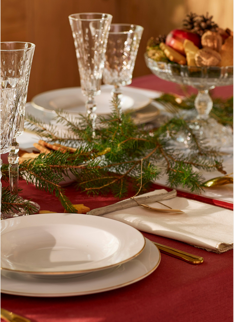 ASSIETTE CREUSE EN PORCELAINE AVEC LISERÉ DORÉ BLANC