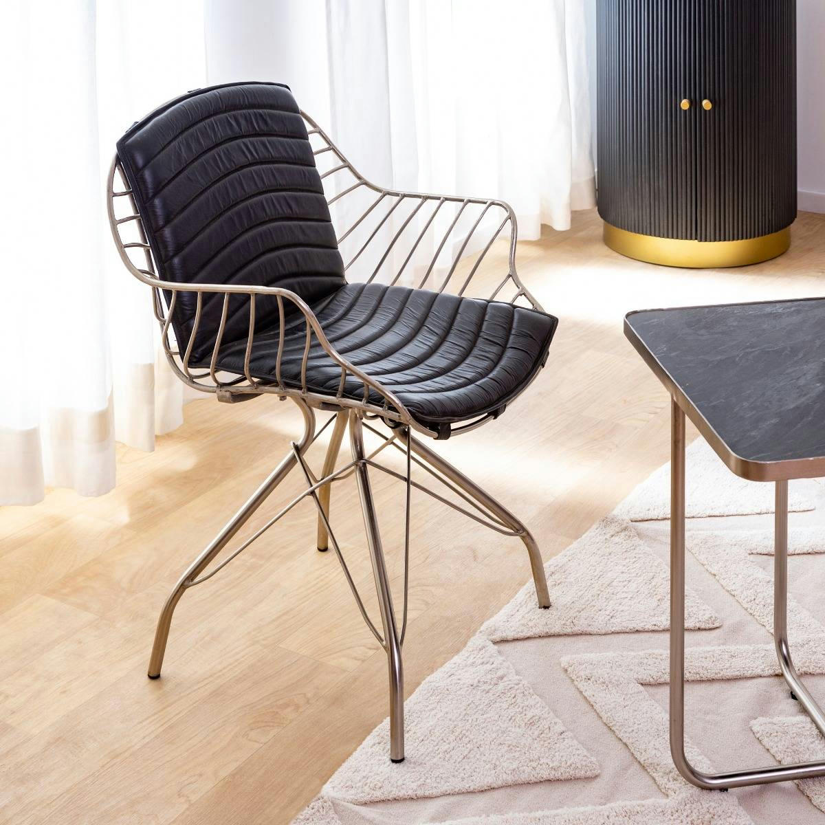 - Chaise en cuir et croûte de cuir noir 61 cm