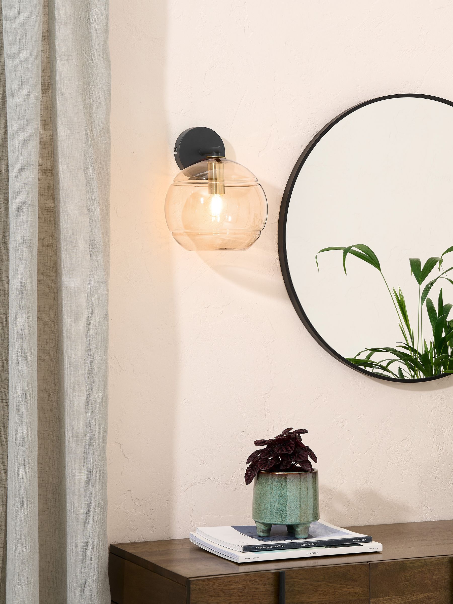 Mika Wall Light in Black/Champagne