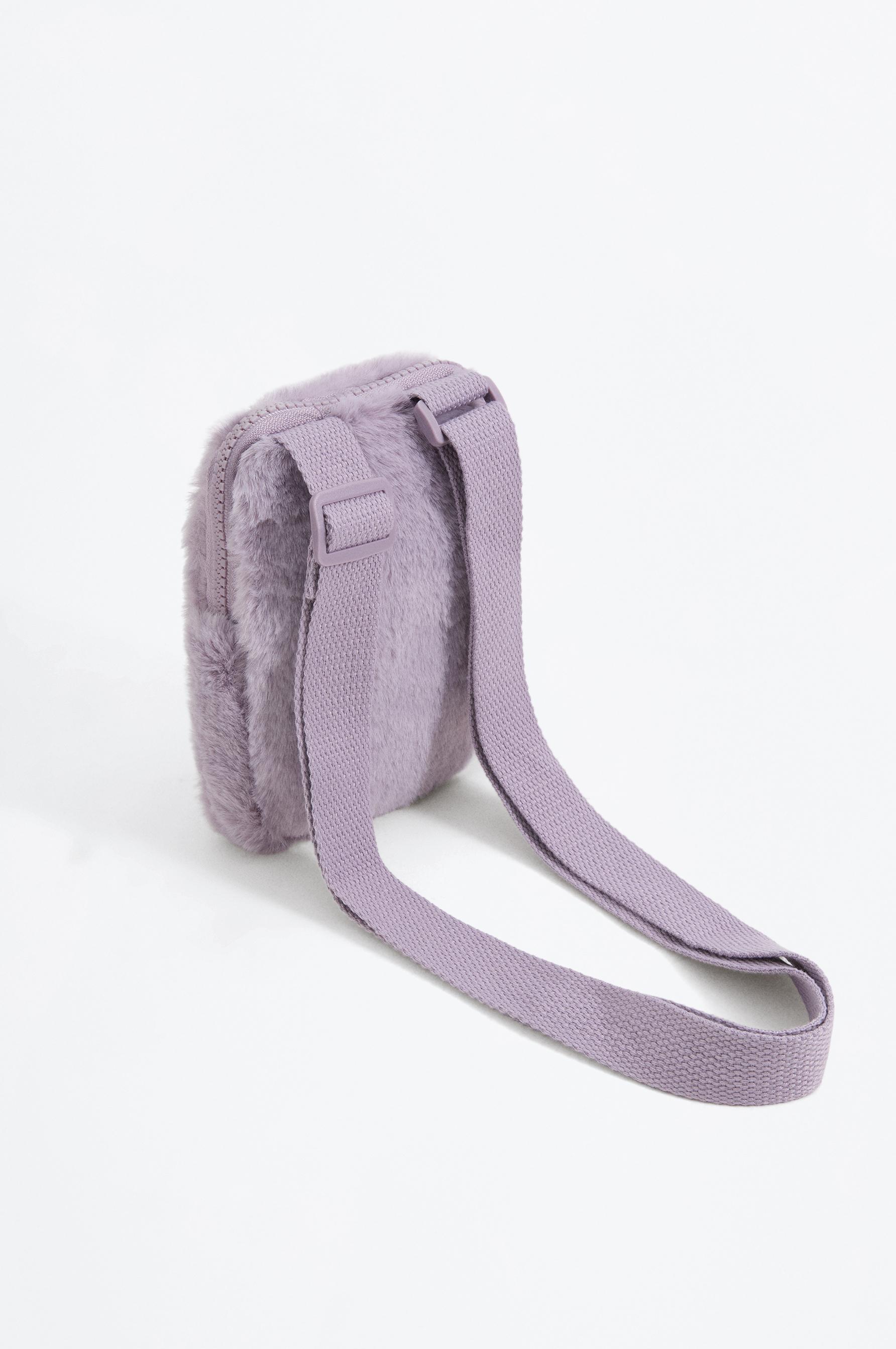 Bolso bandolera efecto pelo Hello Kitty ©SANRIO