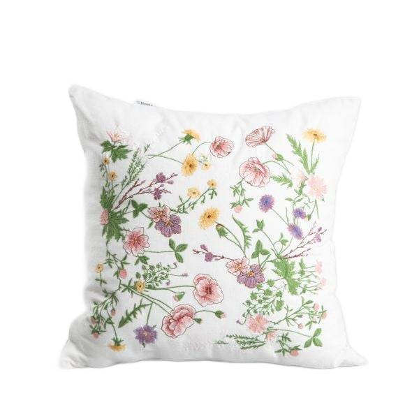 Poszewka MEADOW FLOWERS z haftowanym wzorem w kwiaty 45x45cm HOMLA