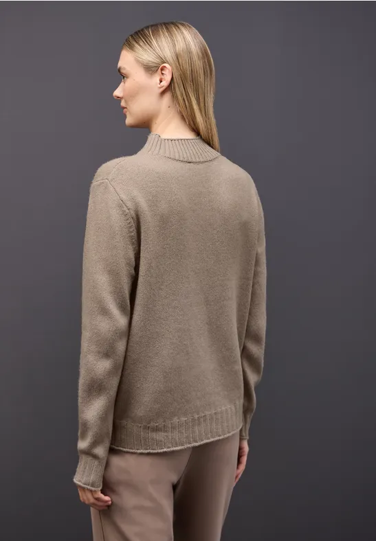 Basic Turtleneck Pullover