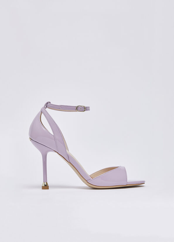 Sandali in vernice con tacco