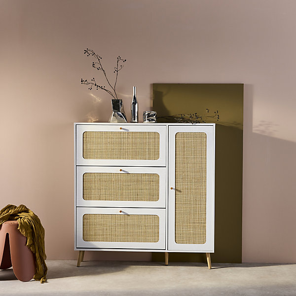 Meuble à chaussure cannage Bohème blanc. 3 abattants. 1 porte. 21 paires. 120 x 24 x 125 cm