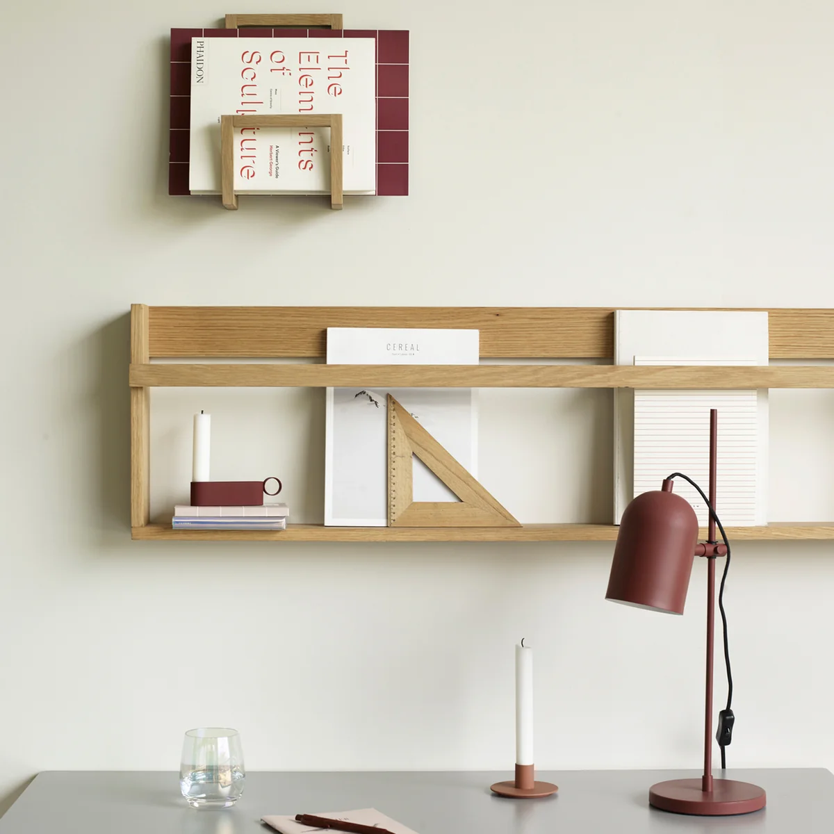 Hübsch Interior - Magazinhalter für die Wand, Eiche