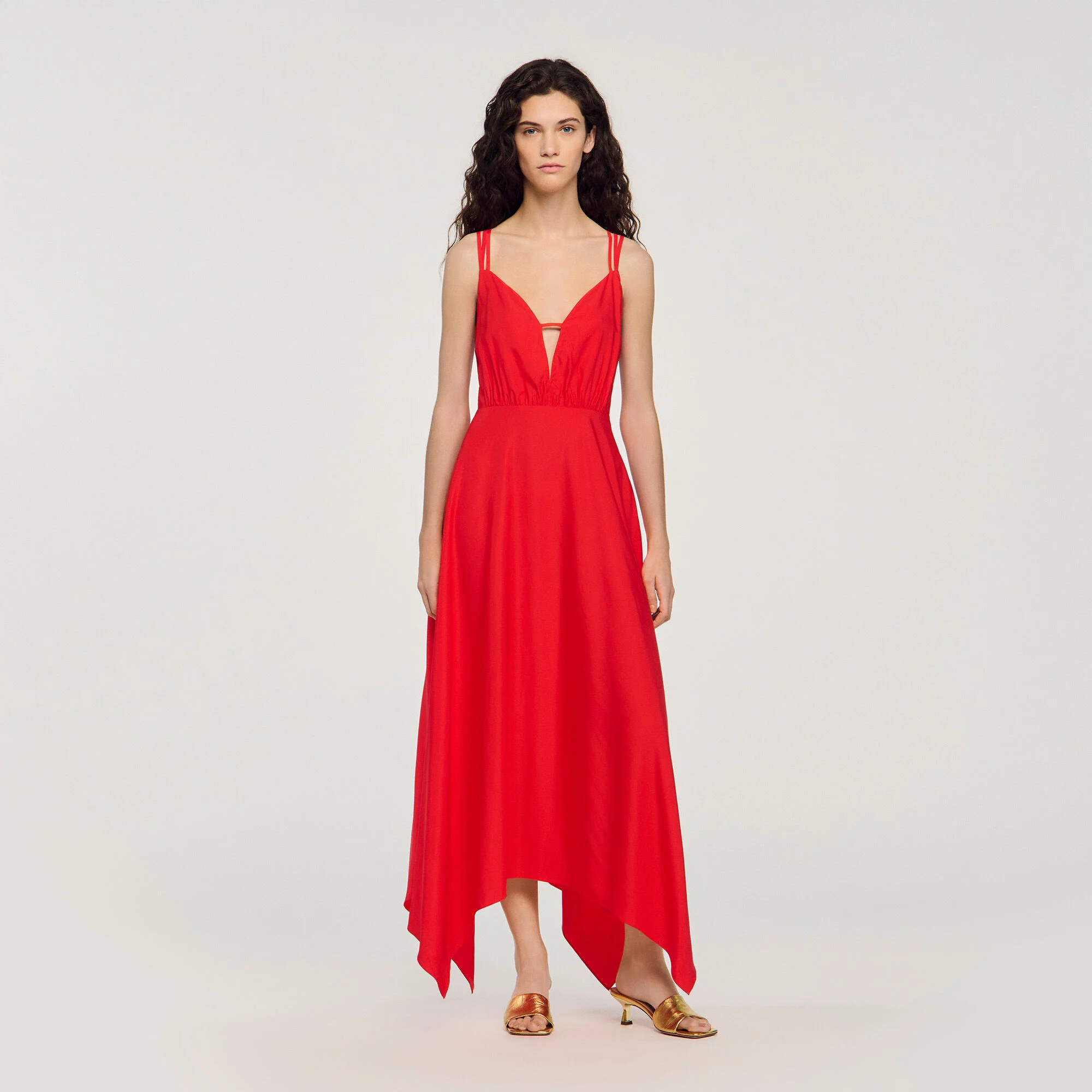 Robe longue à bas asymétrique
