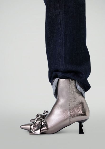 Antraciet metallic enkellaarsjes met hak