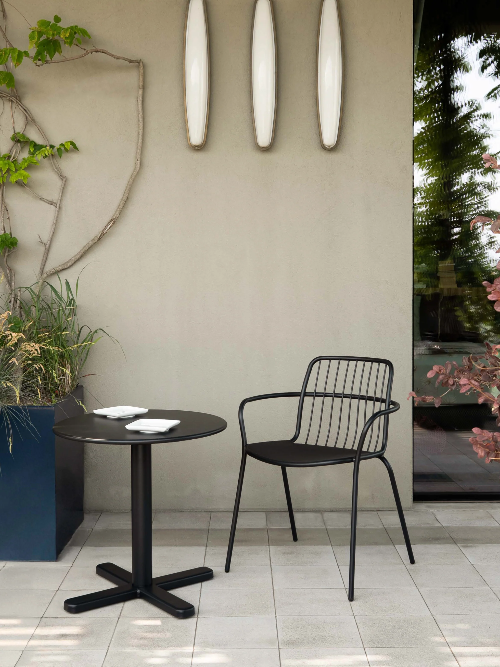 Stapelbare Gartenstühle Alisea mit Armlehnen, 2er-Set