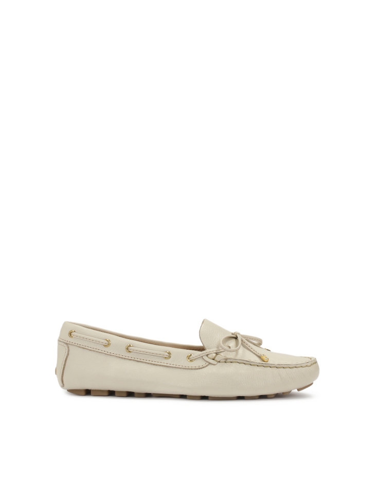 Slip-on moccasins in natural leather