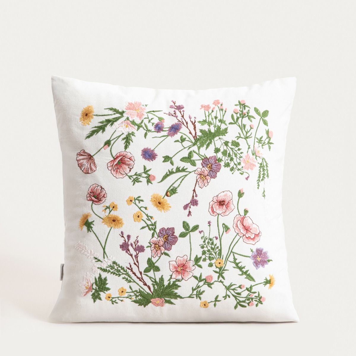 Poszewka MEADOW FLOWERS z haftowanym wzorem w kwiaty 45x45cm