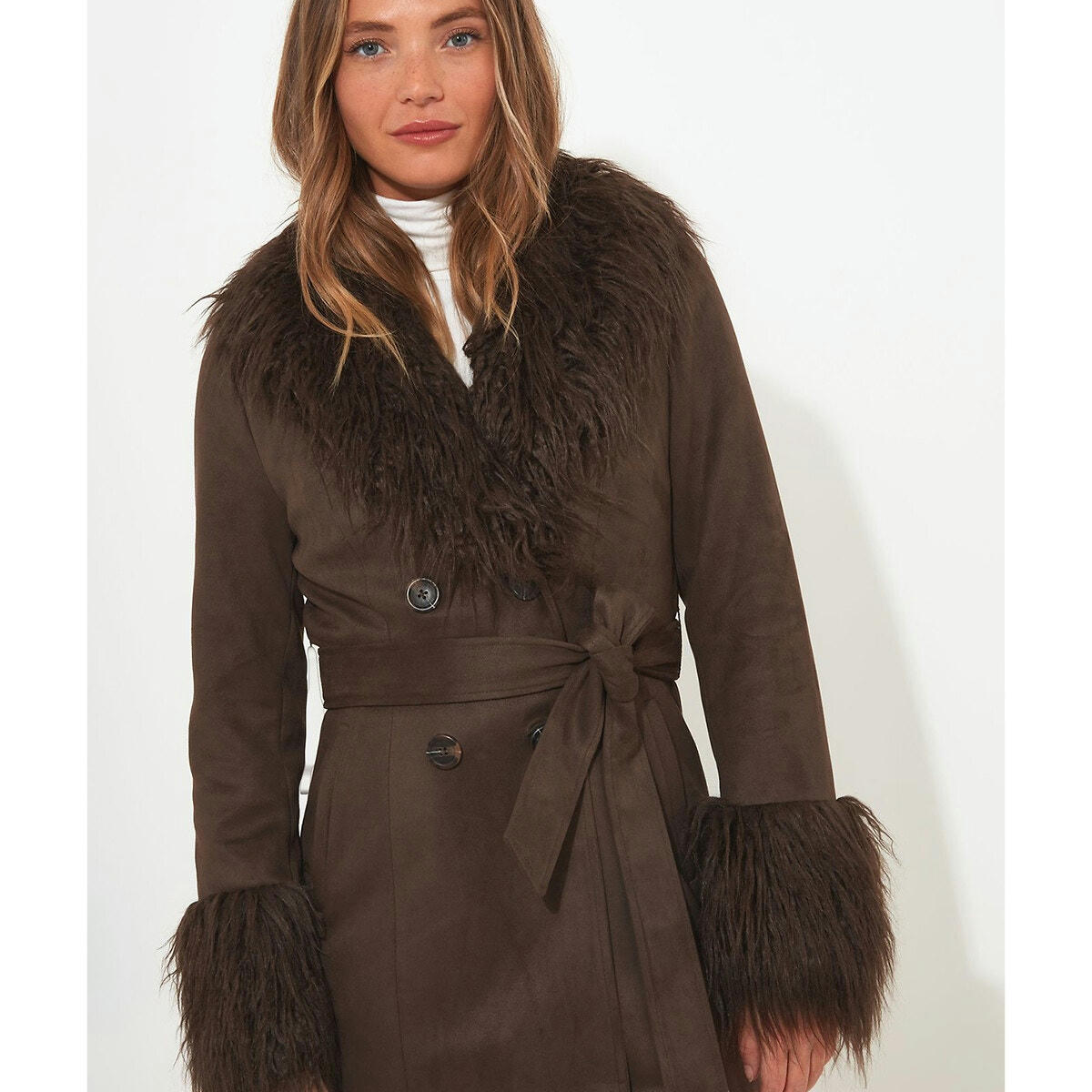Manteau long boutonné imitation fourrure