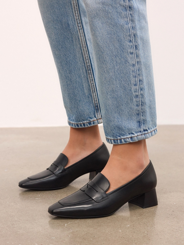 Black pumps with a wide low heel