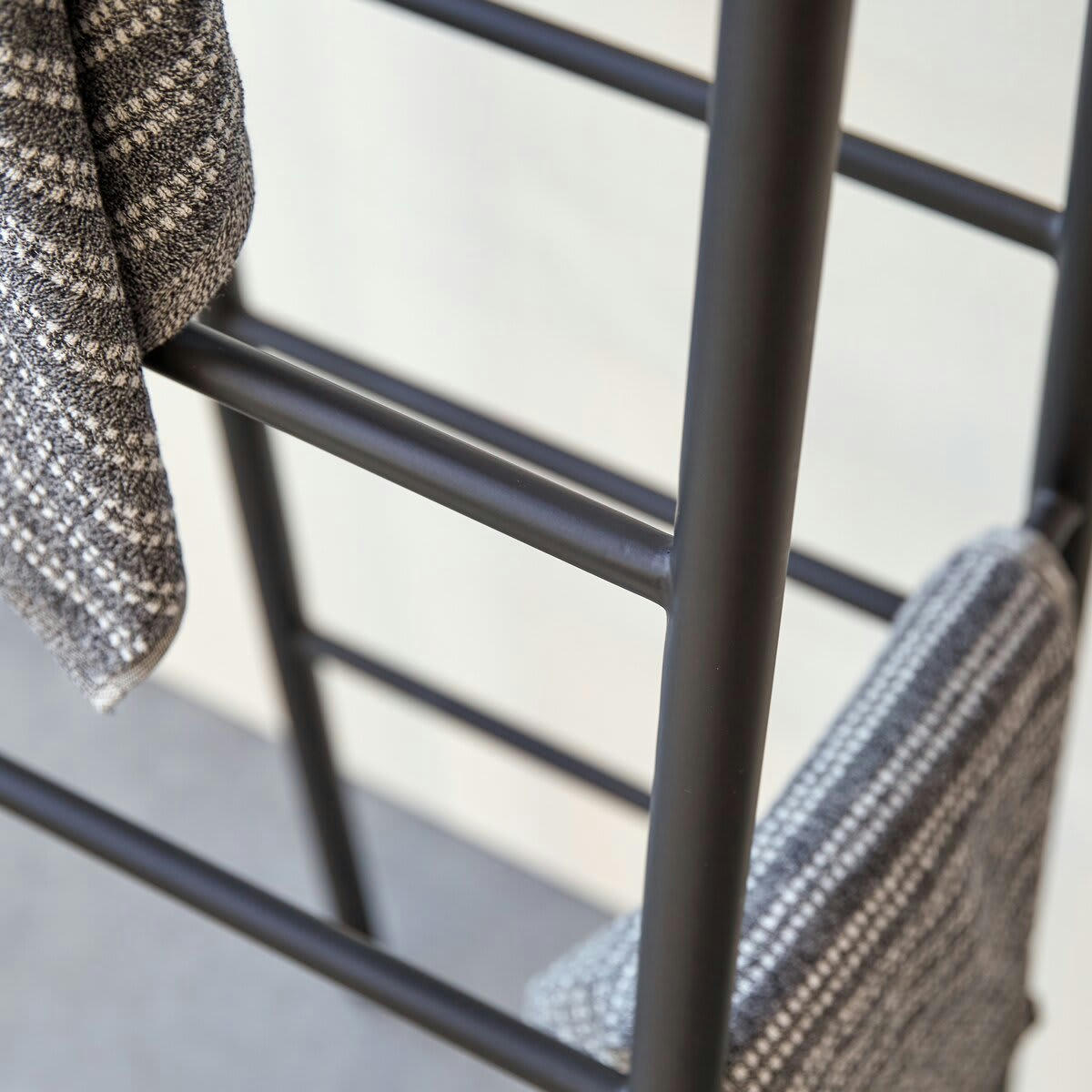 ADJA - Porte-serviette en métal