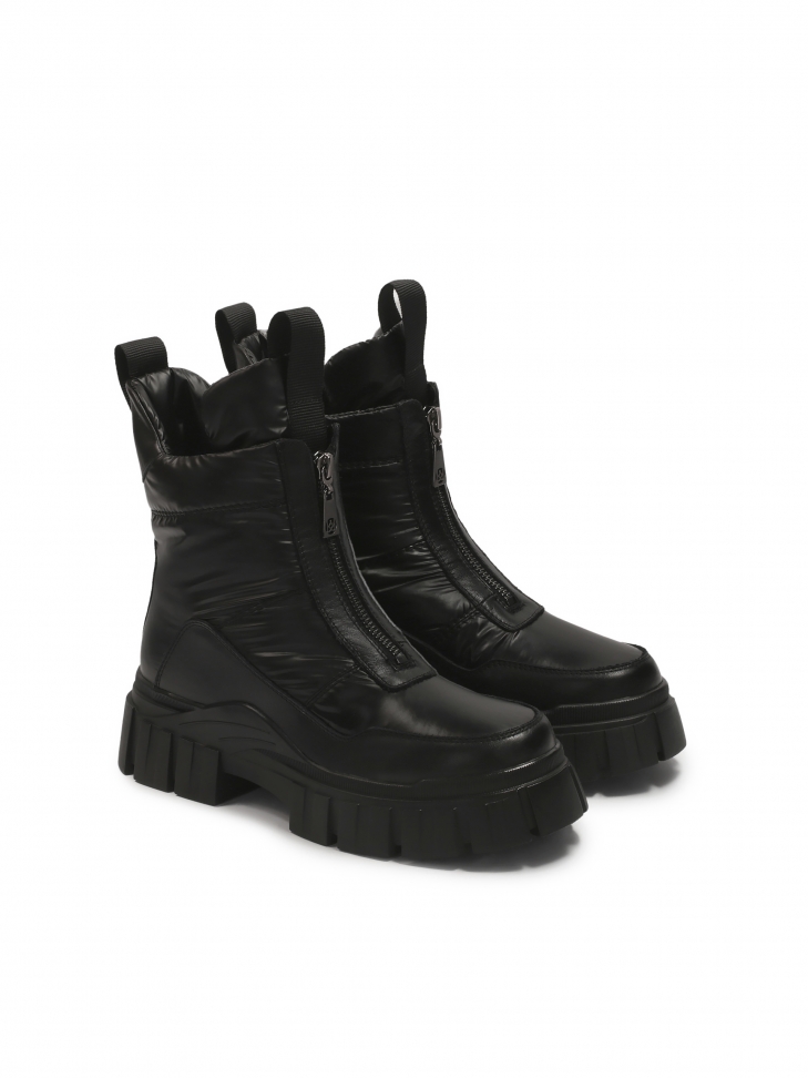Black snow boots with puff upper