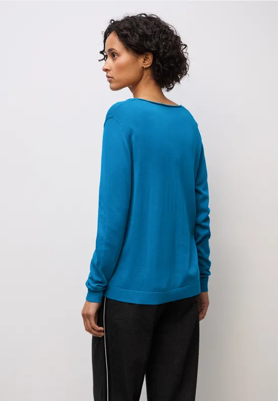 V-Neck Pullover