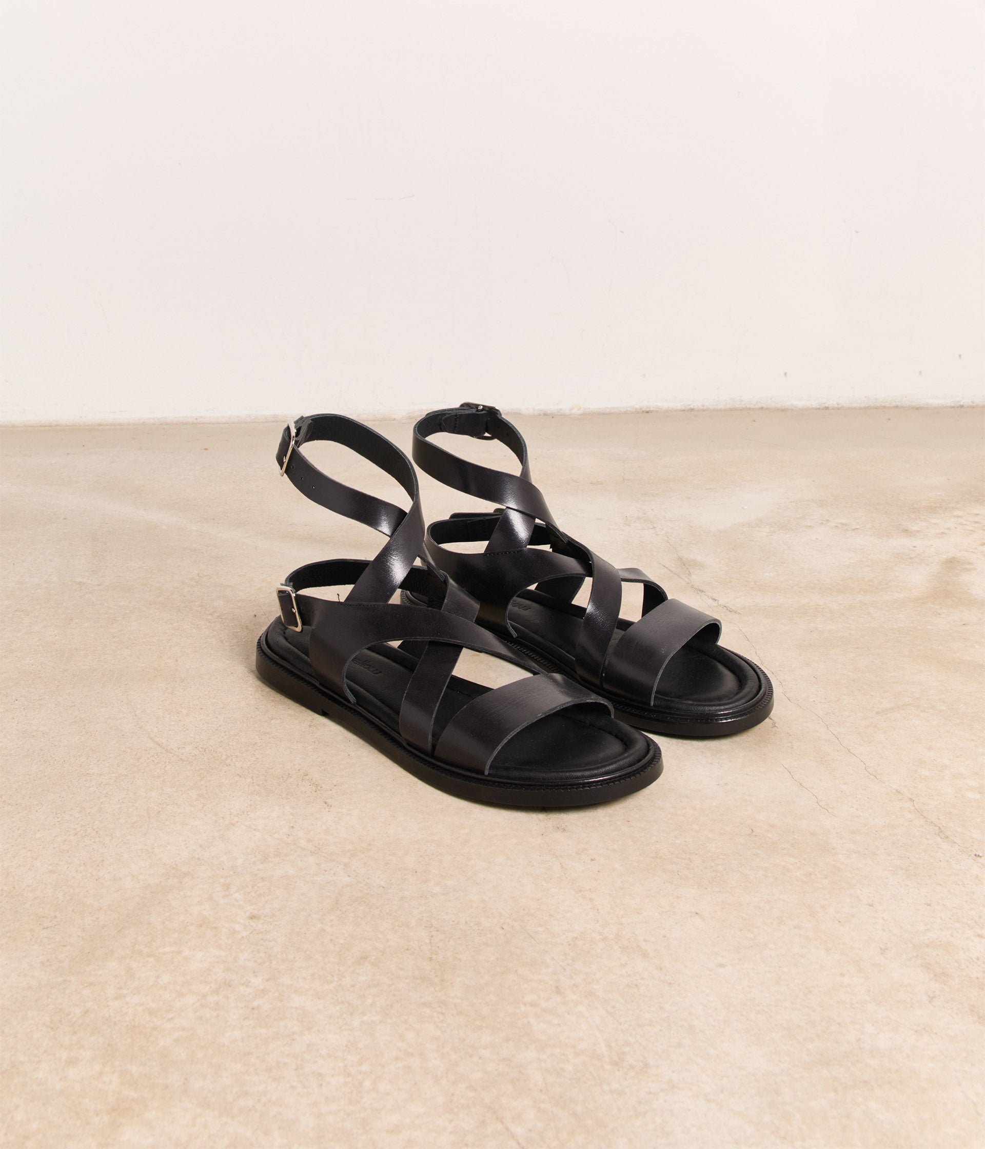 Sandales plates noires Gisla