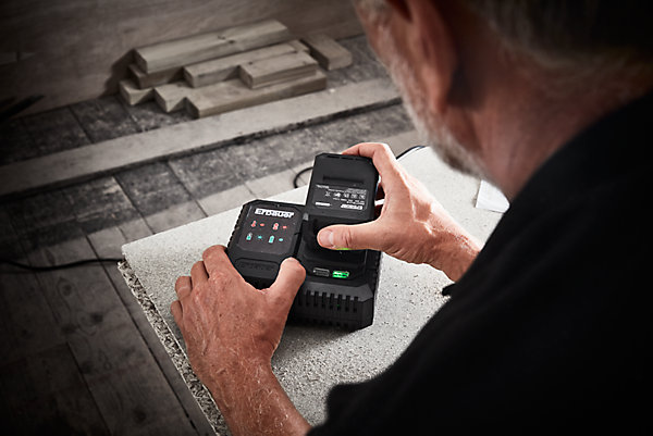 Chargeur de batterie rapide Erbauer 18V