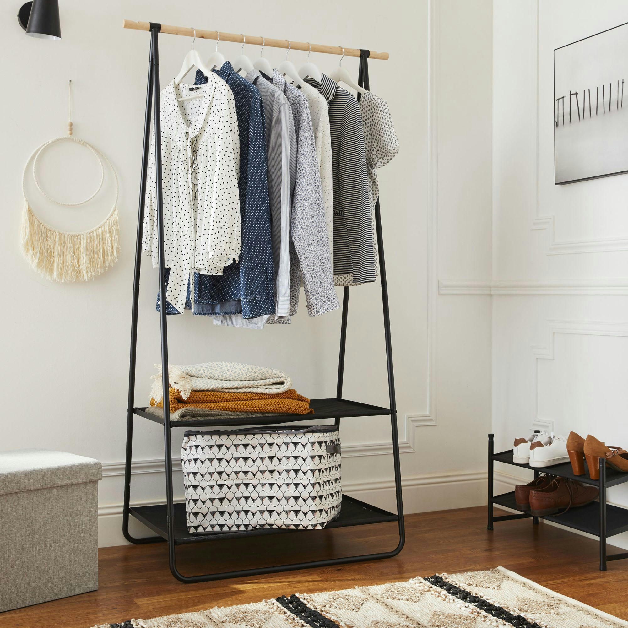 - Portant en bois métal et textile noir 55x95x171cm