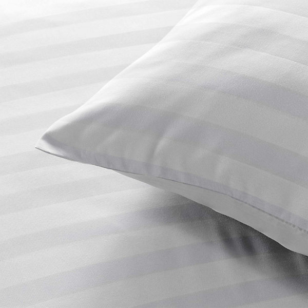 Housse de couette 240x220   2 taies Cléo Blanc microfibre