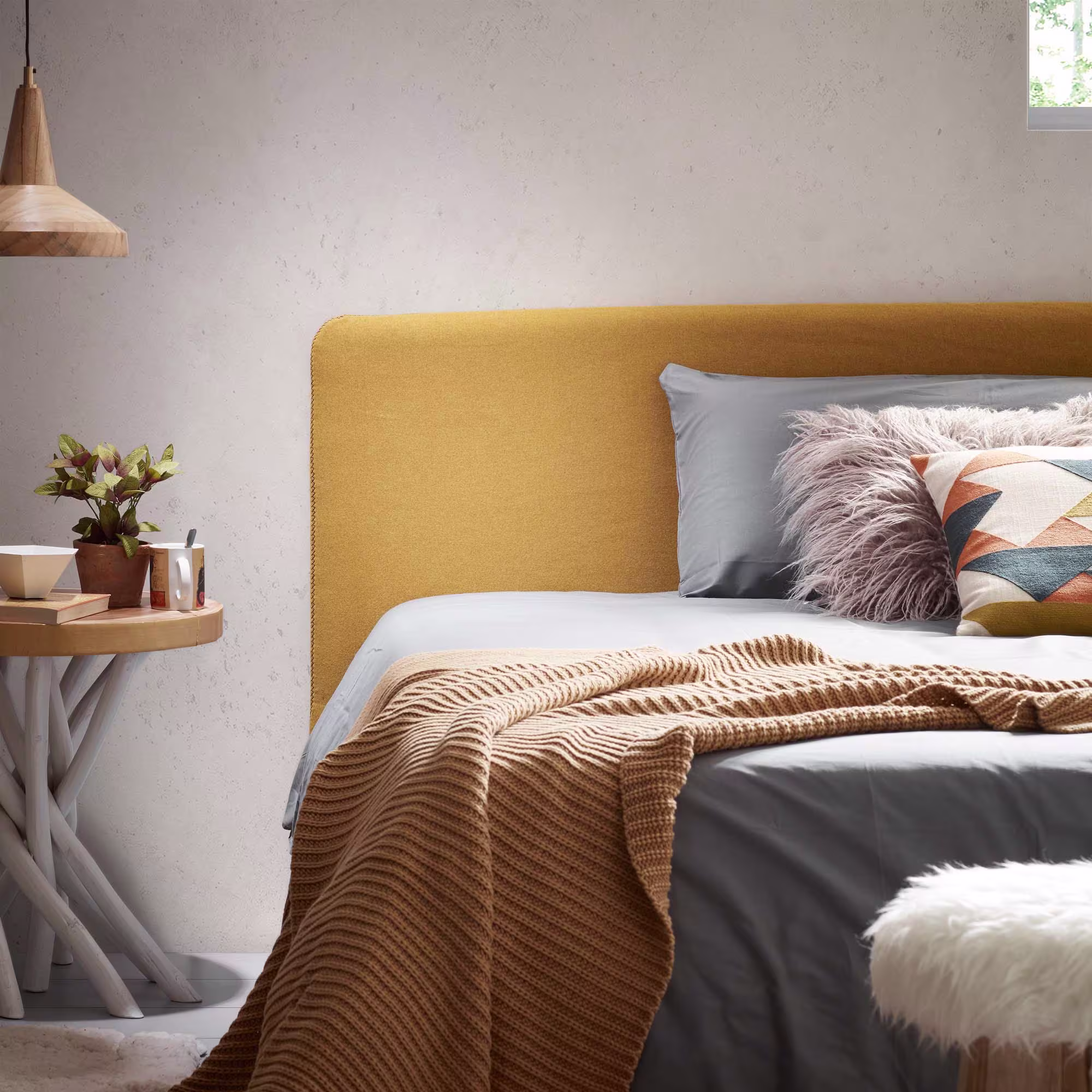 Cama desenfundable Dyla mostaza patas de madera maciza de haya para colchón de 90 x 190 cm