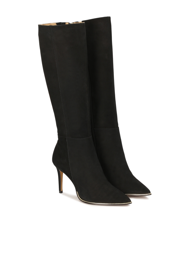 Nubuck boots with pointed toe noses