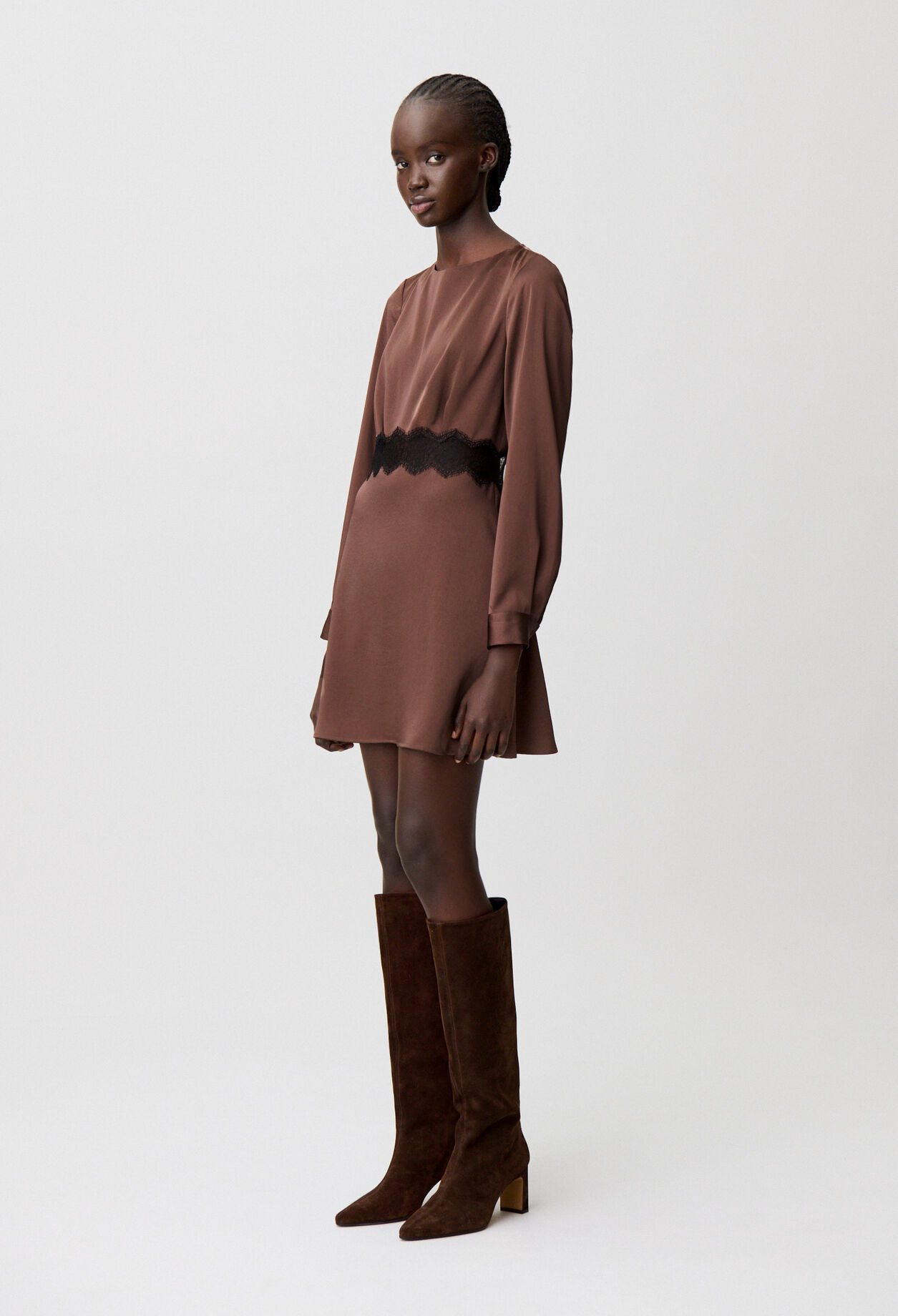 Robe courte fluide satinée