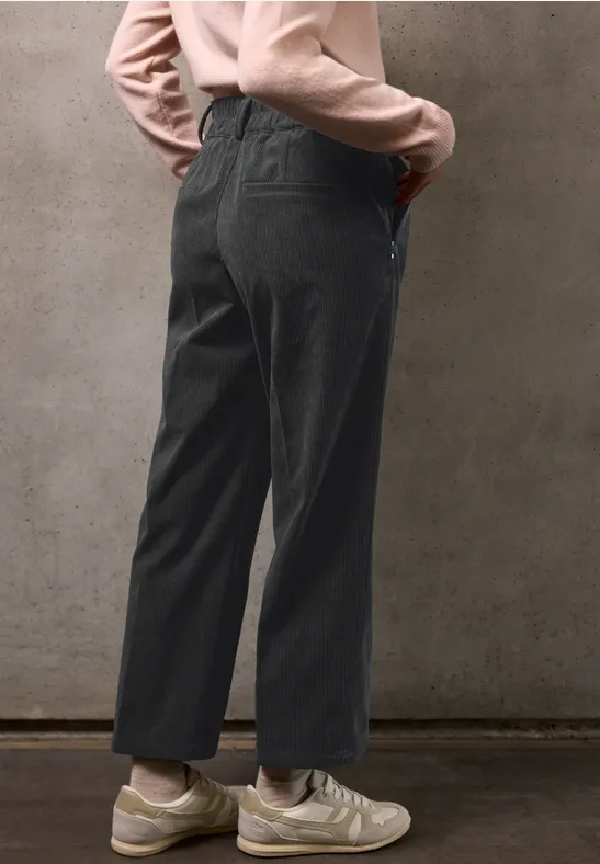 Straight Leg Cordhose