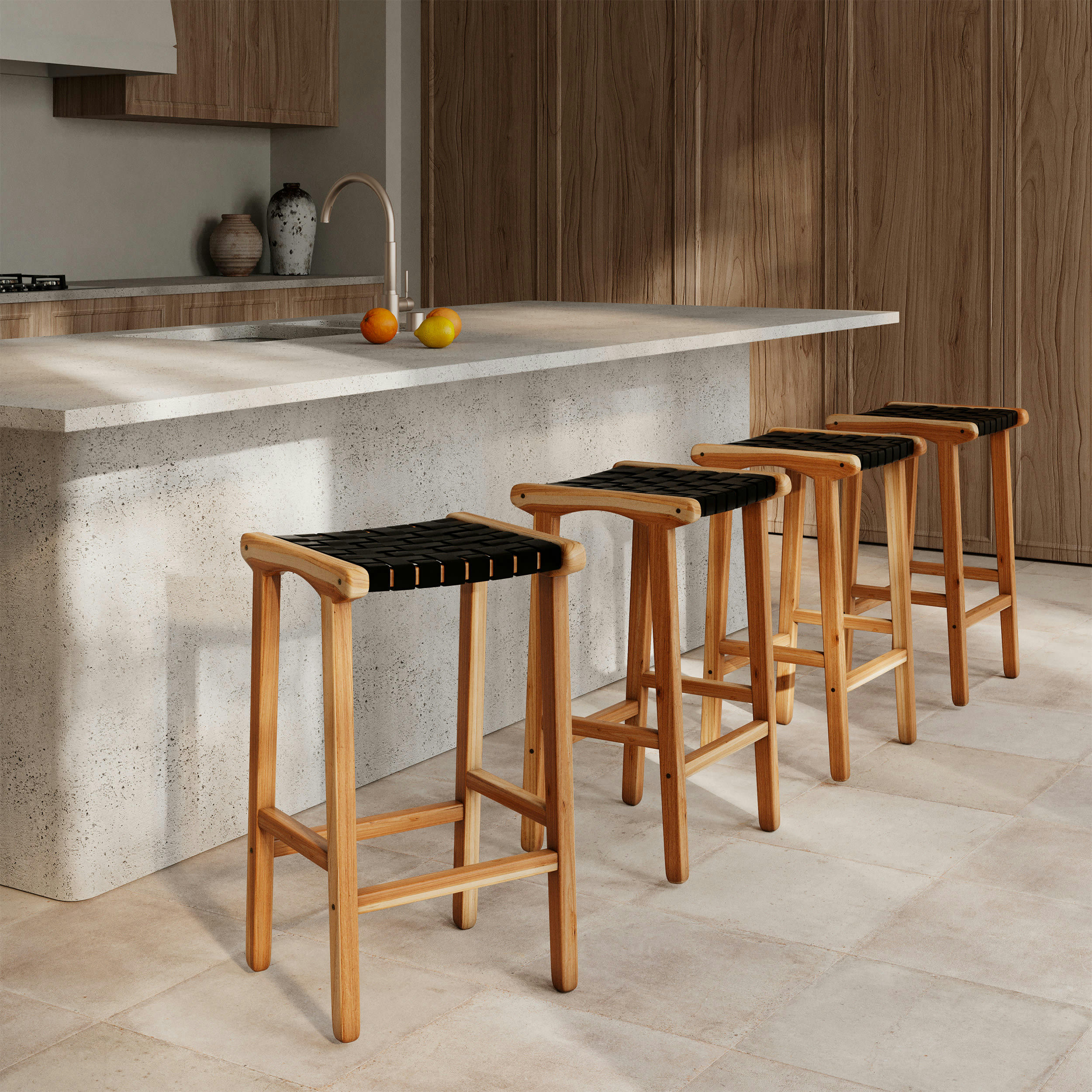 KUNA - Tabouret de bar mi-hauteur en teck et cuir tressé noir 68 cm