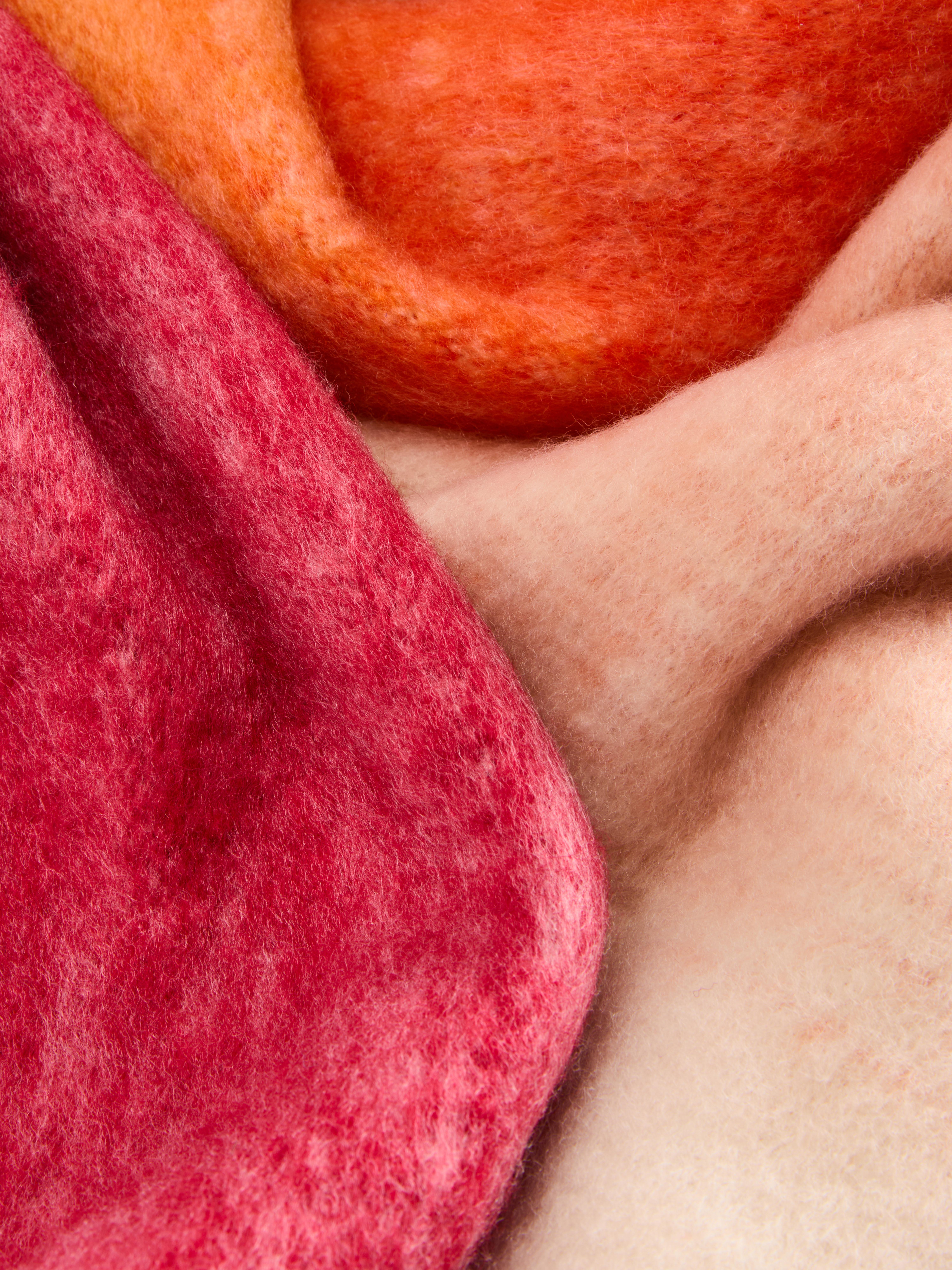 Paula Echevarría Brushed Mixed Color Scarf