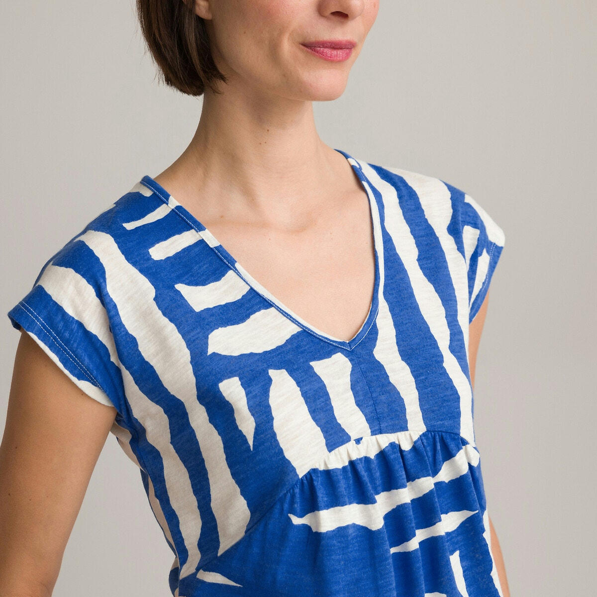 T-shirt imprimé, col V, manches courtes