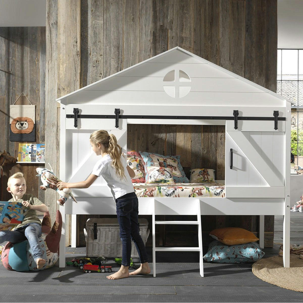 MAGGIE - Lit  cabane surélevé 90x200cm type grange avec sommier