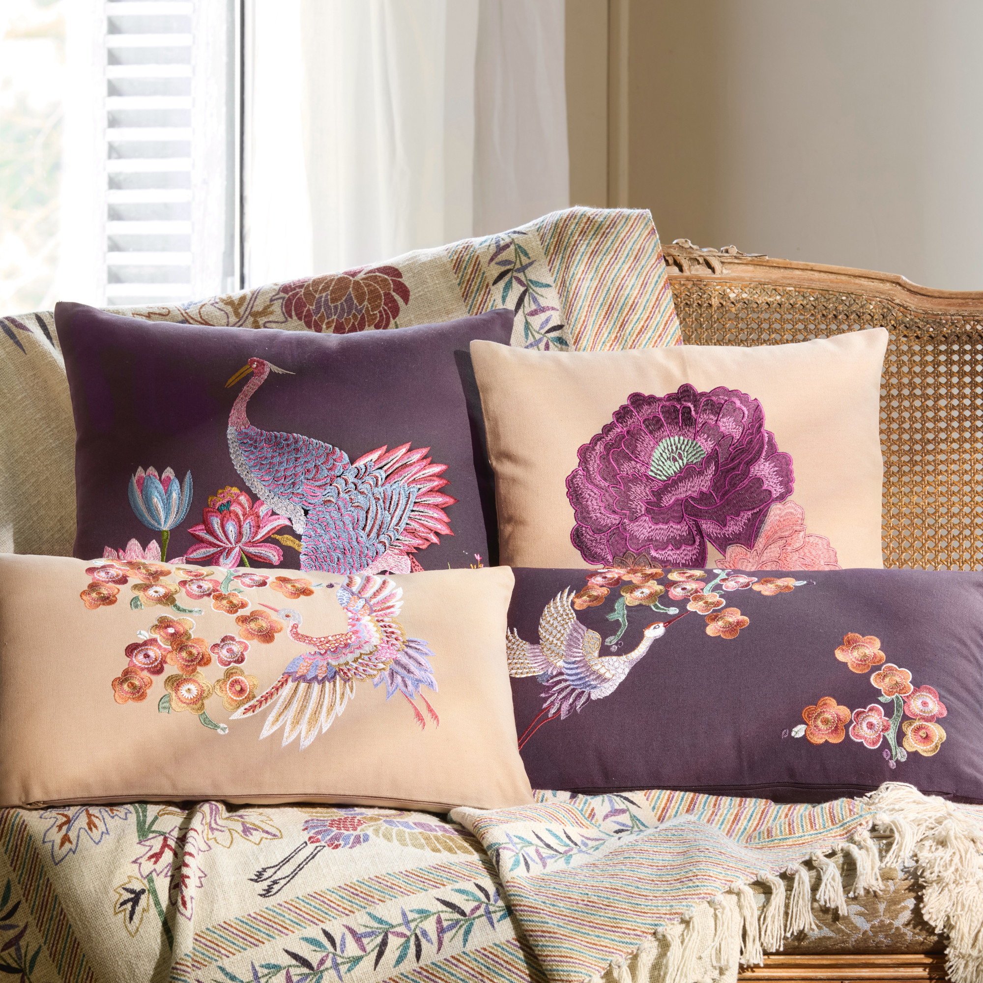 Coussin brodéTrésor d'ailleurs