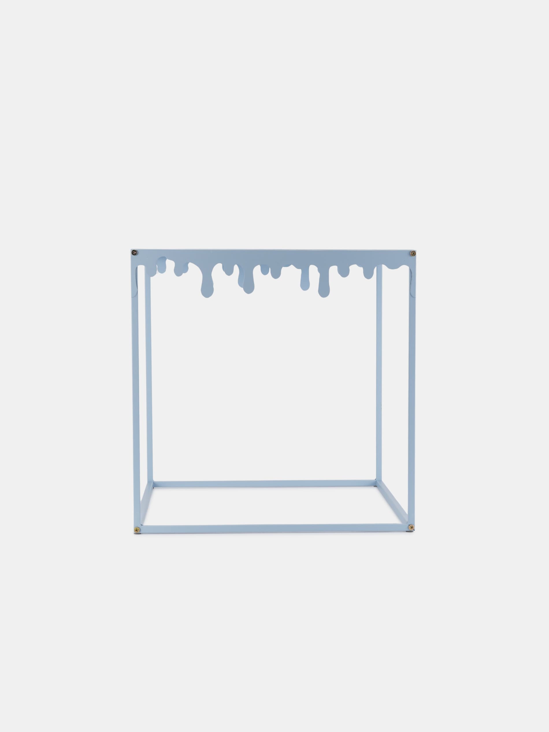 Metalowy stolik z dekoracyjnym brzegiem