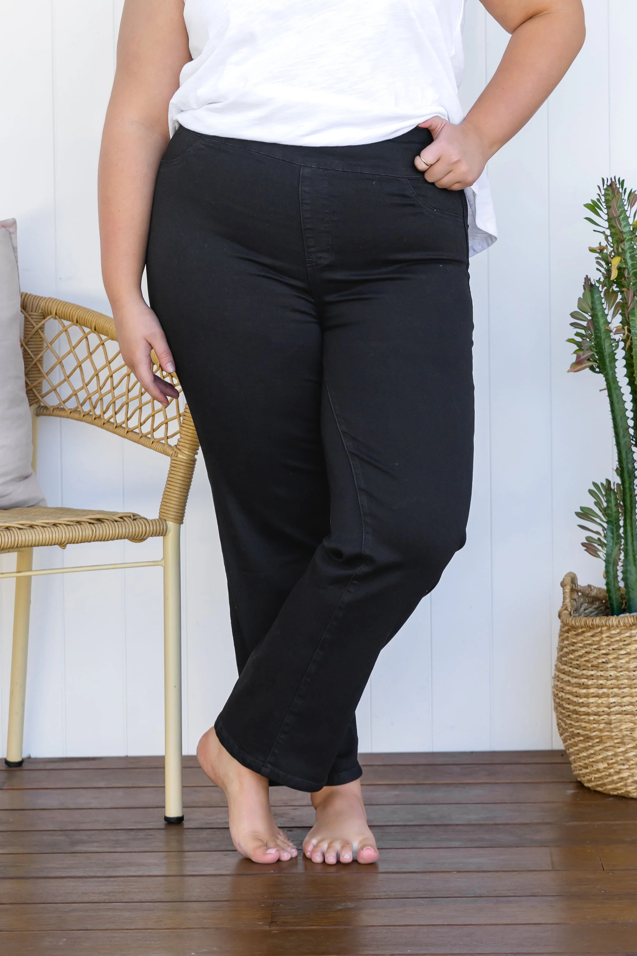 Lara Pull on Jeans in Black