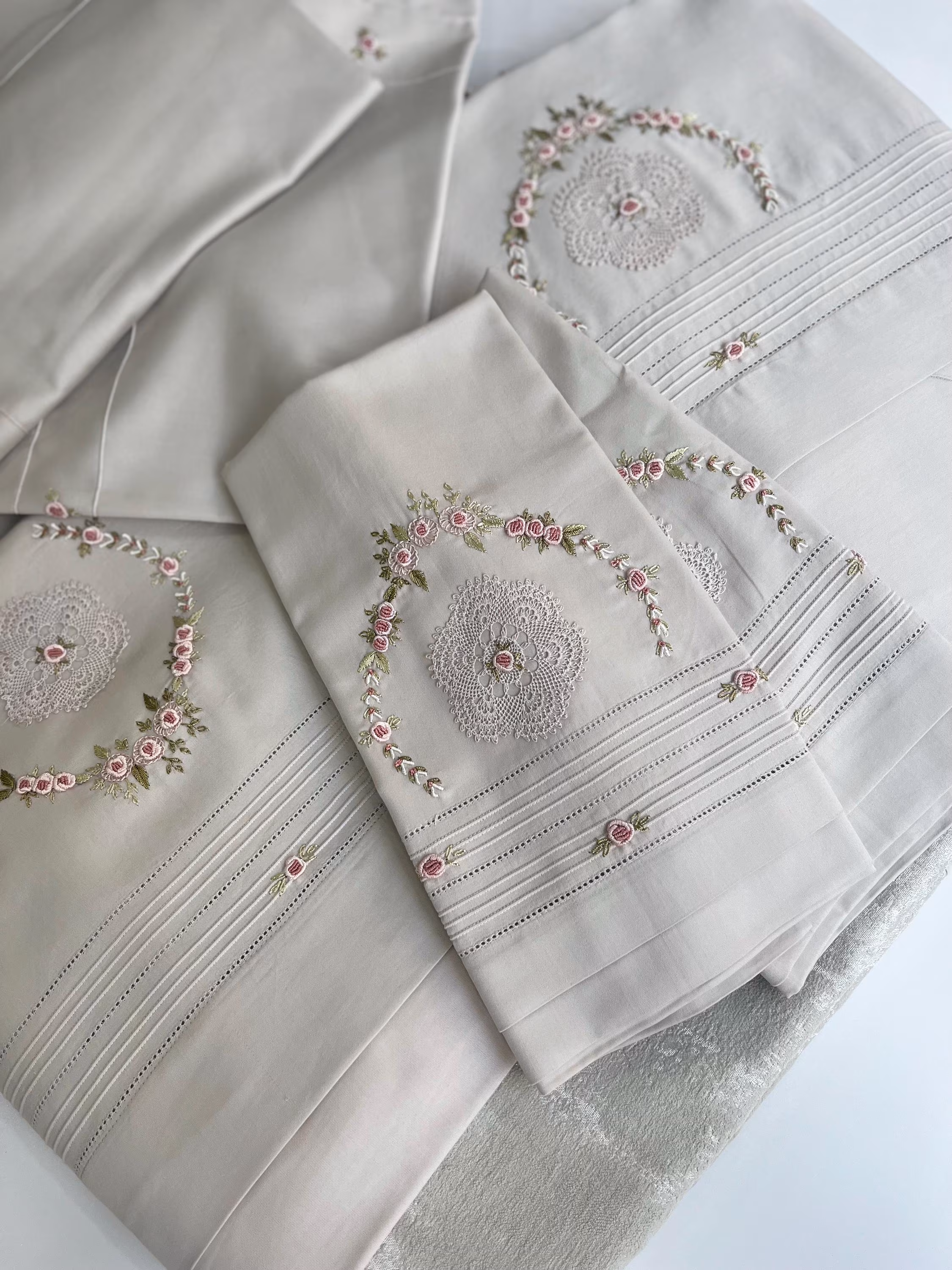 Hand Embroidered Duvet & Pike Set with 4 Pillowcases – Handmade Lace Bedding