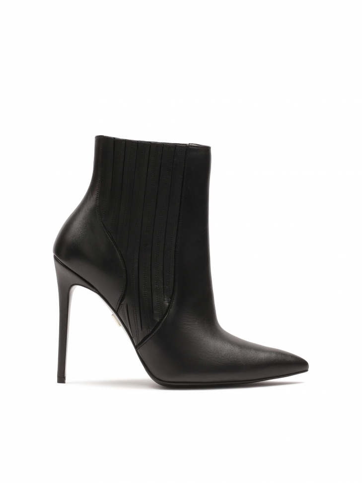 Minimalist boots on a slender stiletto heel